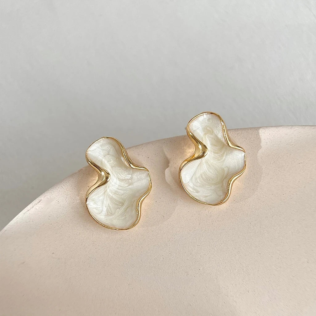 Artistic Abstract White Black Pink Color Cloud Irregular Stud Earring for Women Temperament Ear Jewelry Simple Party Gift Pi-Mart