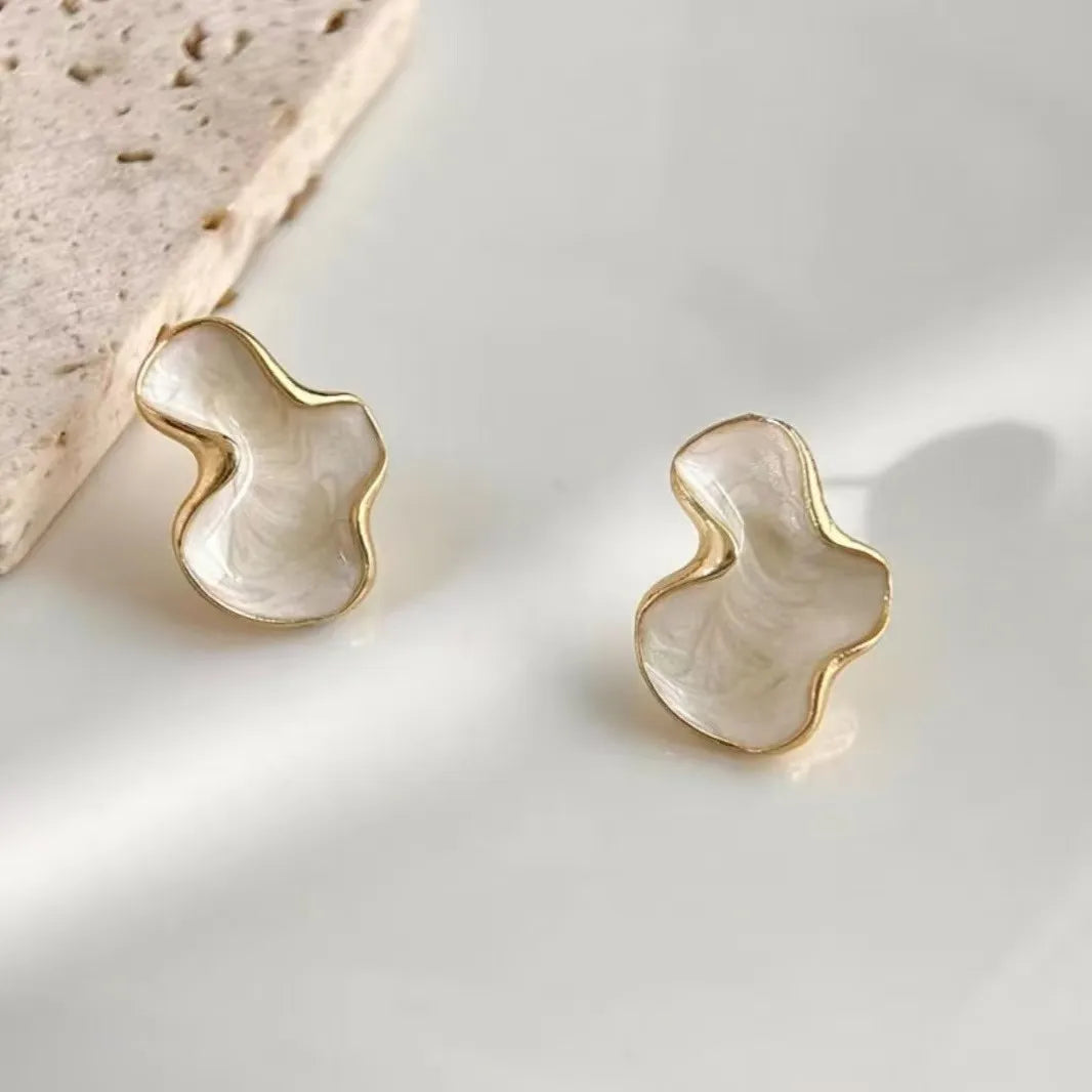 Artistic Abstract White Black Pink Color Cloud Irregular Stud Earring for Women Temperament Ear Jewelry Simple Party Gift Pi-Mart