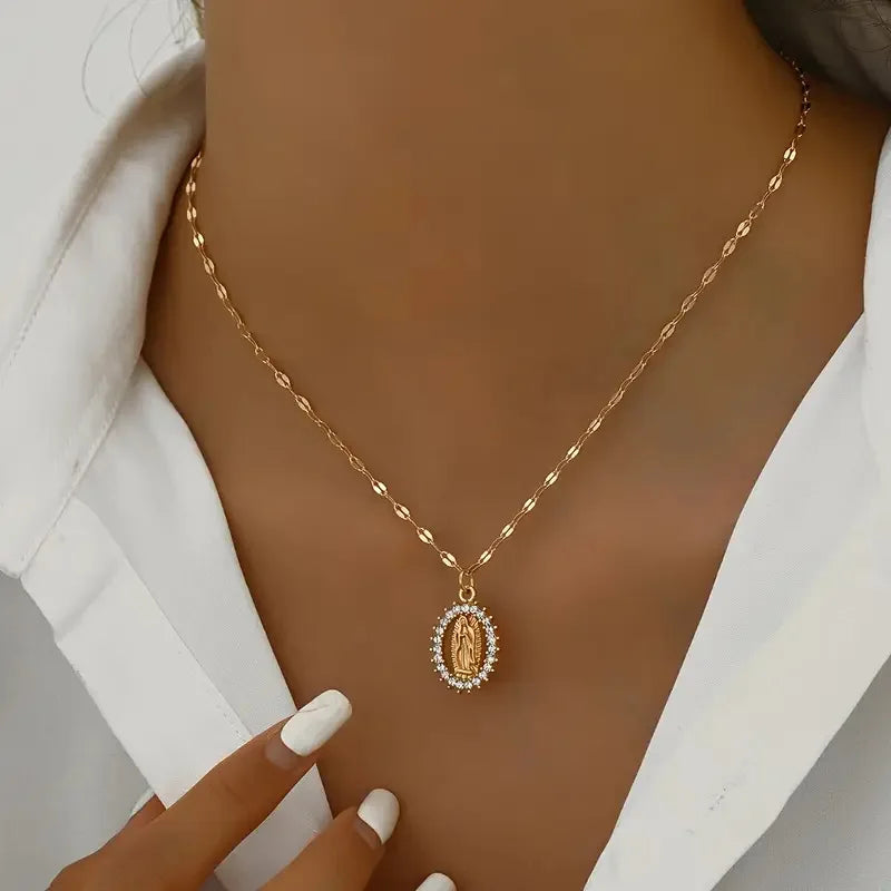 Oval round plaque inlaid with zircon religious pendant for women's party stainless steel Virgin Mary jewelry gift necklace Pi-Mart