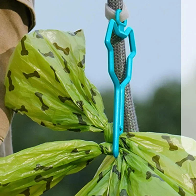 Dog Poop Bag Holder Pet Waste Carrier Clip Hands-Free Dog Leash Dispenser Outdoor Walking Puppy Poop Bags Clip Easy To Carry Pi-Mart