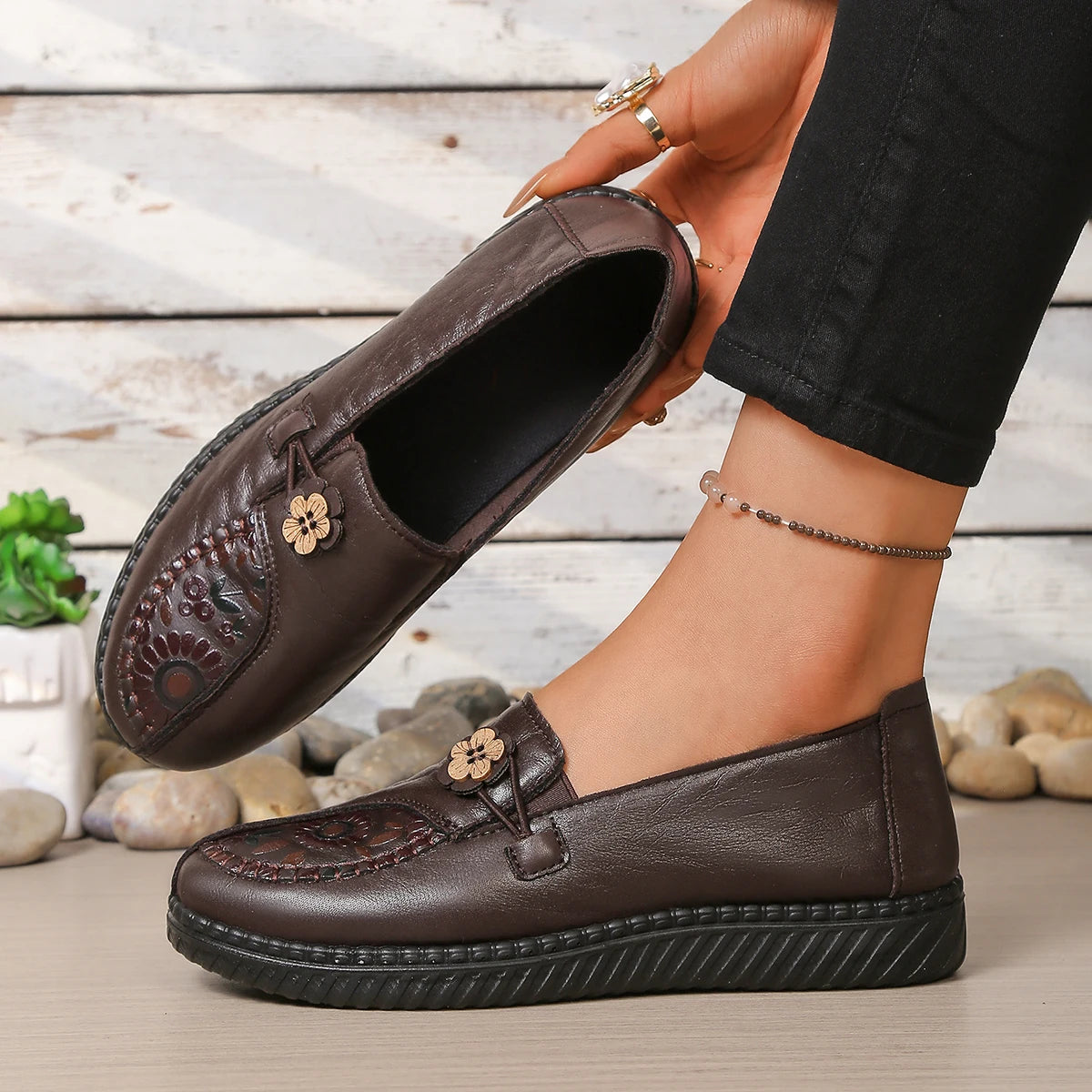 Comfortable Mom Shoes with Flower Ornament, Breathable Soft Sole Loafers, Casual Daily Shoes for Seniors Pi-Mart