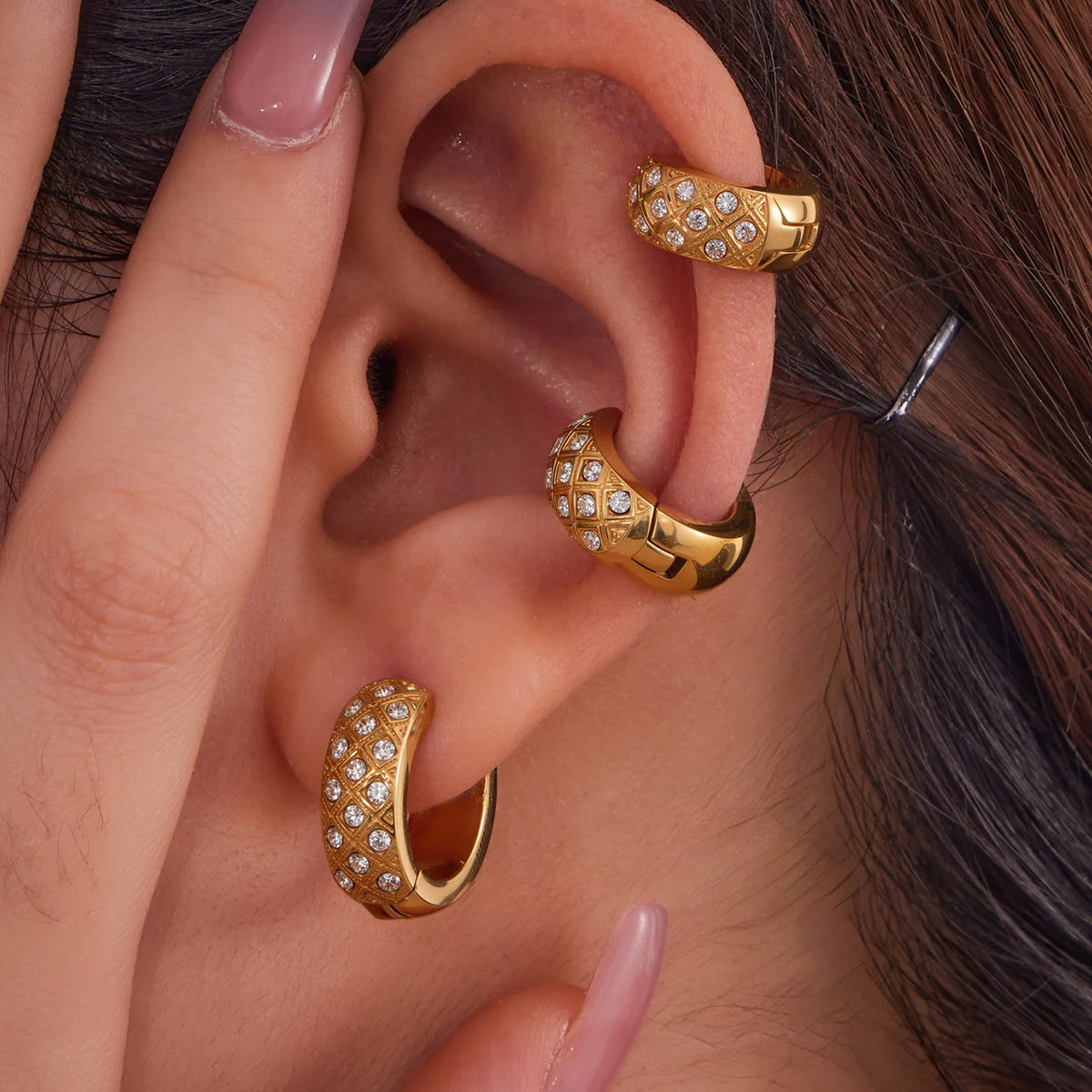 Liora Stainless Steel Zircon Women Hoop Earrings Metal Texture PVD Gold Plated Hypoallergenic Wedding Banquet Earrings Jewelry Pi-Mart