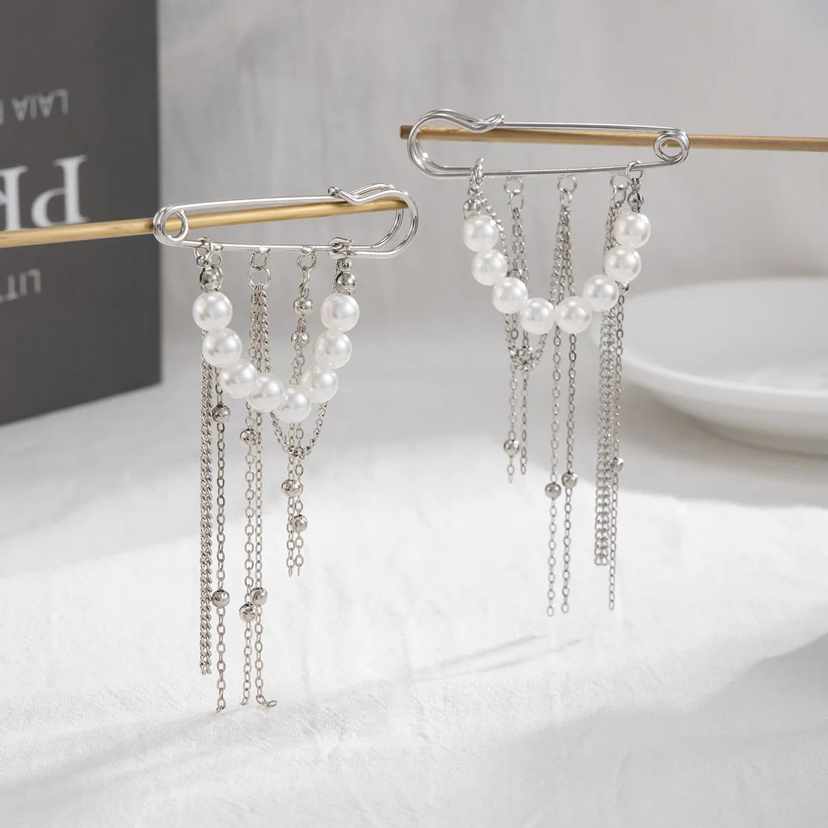 Retro Sweet Imitation Pearl Metal Chain Tassel Pendant Pin Pants Foot Chain 2025 Creative Girl Fashion Sweet Fashion Jewelry Pi-Mart