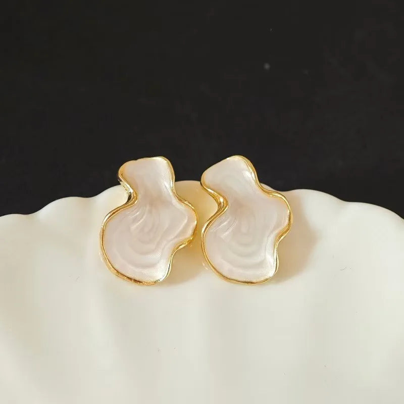 Artistic Abstract White Black Pink Color Cloud Irregular Stud Earring for Women Temperament Ear Jewelry Simple Party Gift Pi-Mart