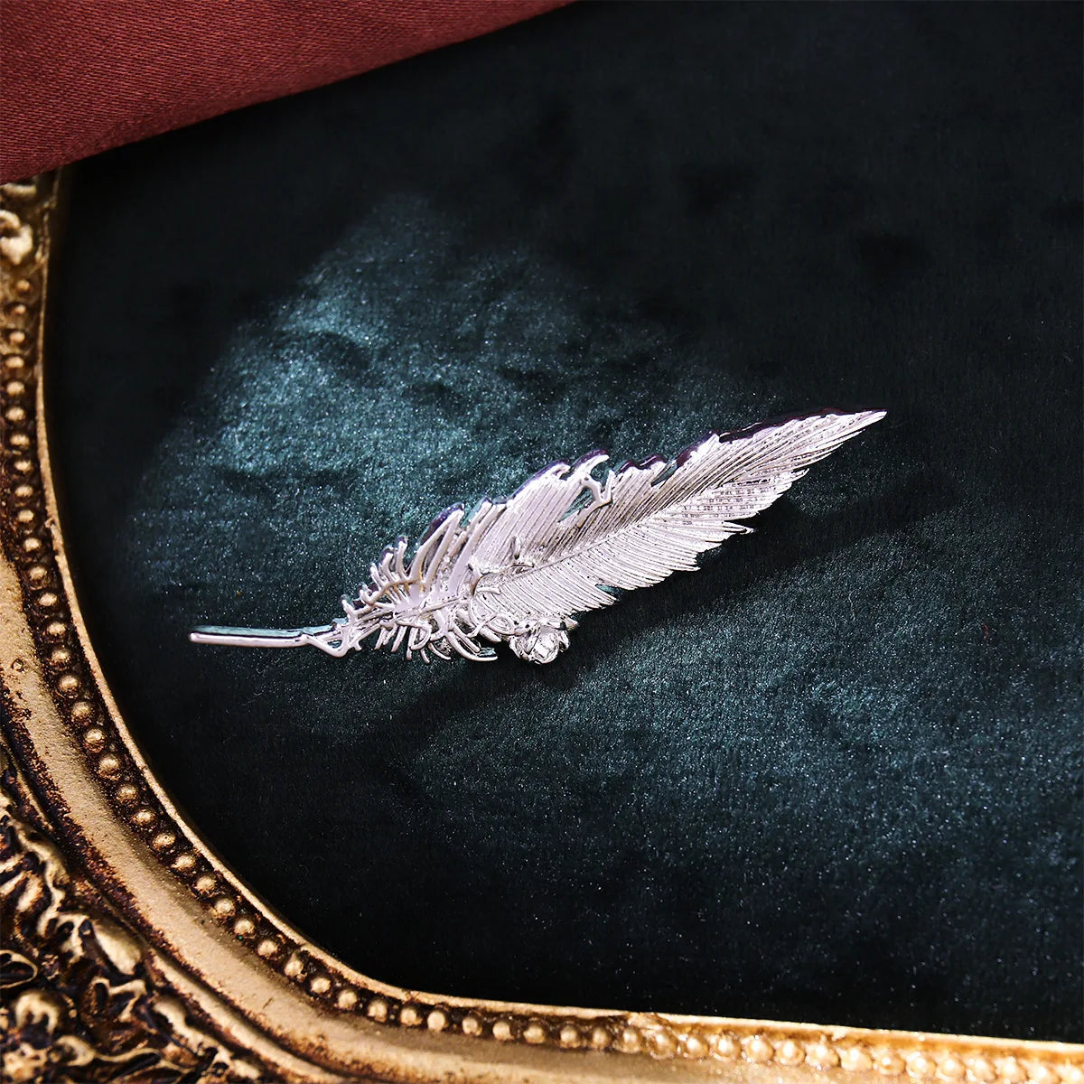 Retro Metal Feather Leaf Brooch Men Suit Shirt Lapel Pin Corsage Dress Badge Brooches for Women Fashion Jewelry Accessories Pi-Mart
