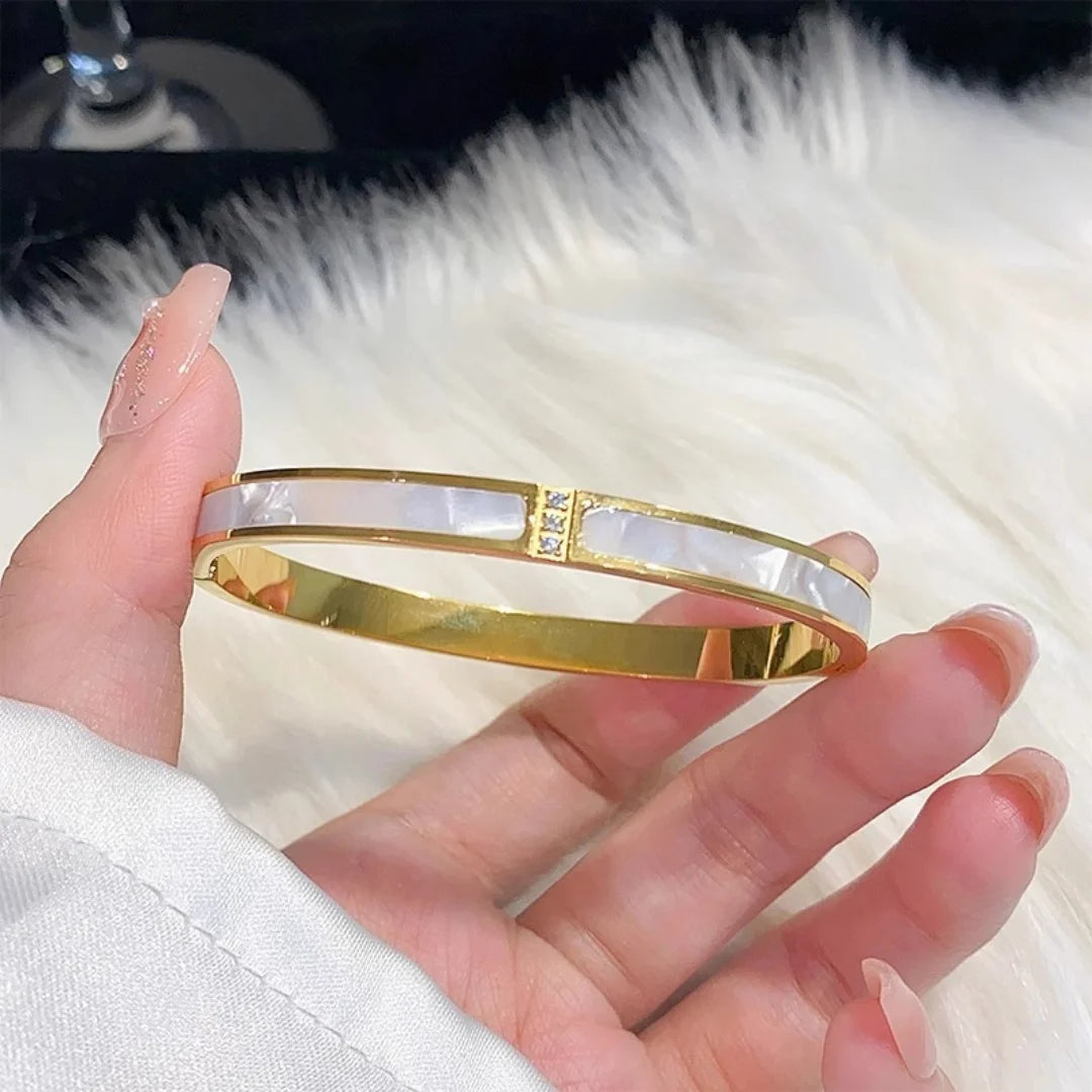 Female titanium steel starry sky high-end bracelet; light luxury temperament INS style; elegant design for a minority Pi-Mart