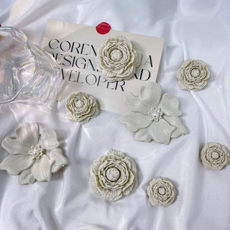 2025 Fashion Shoe Charms Set Accessories Hole Shoe Buckle DIY New Style Bouquet Bone White 3D Flower Shoes Decorations Pi-Mart