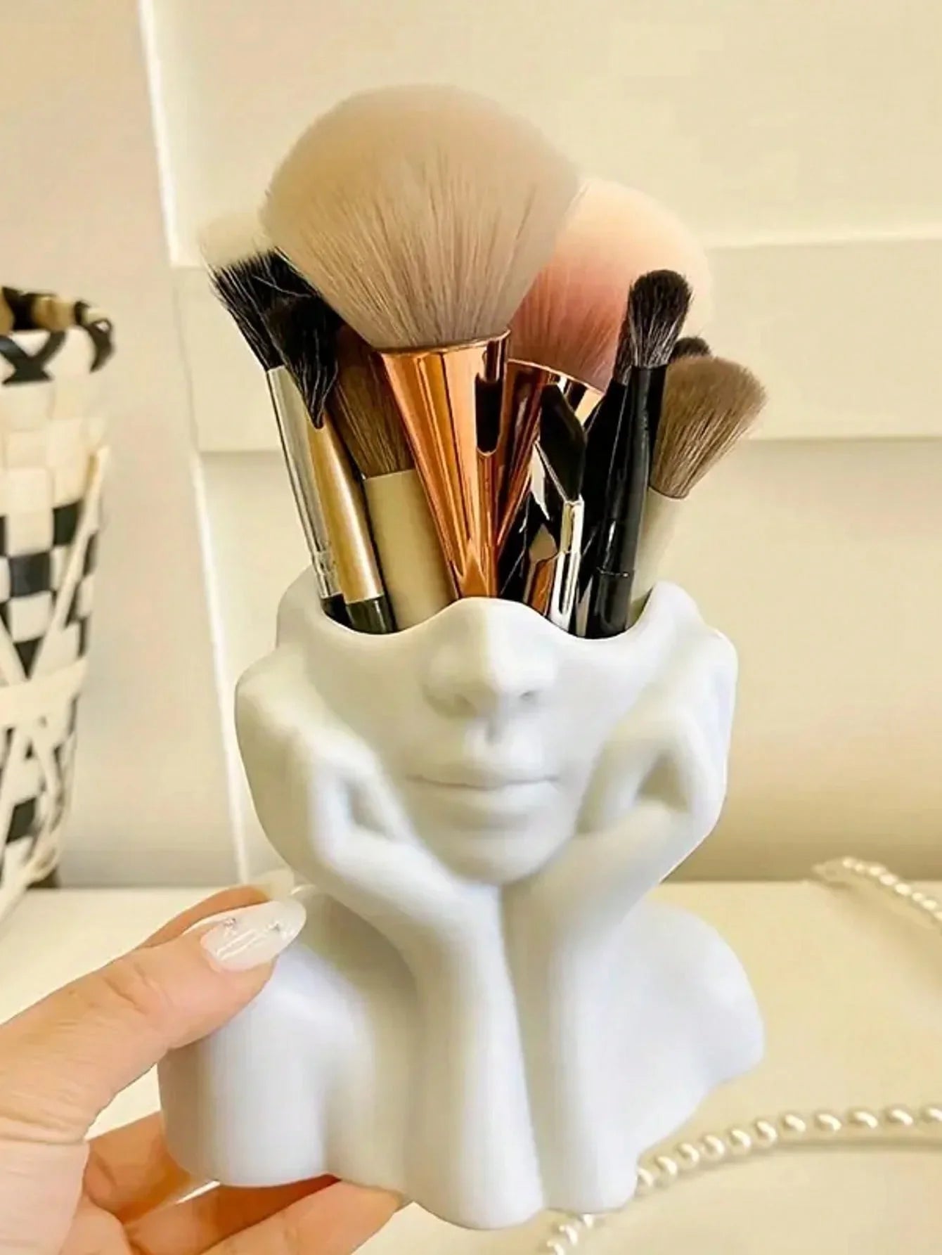 Makeup Brush Holder,Human Face Art Desktop Decoration,Vase,Compatible with Makeup,Eyebrow Pencils,Home Organizer,Plastic Material Tri Light Beauty