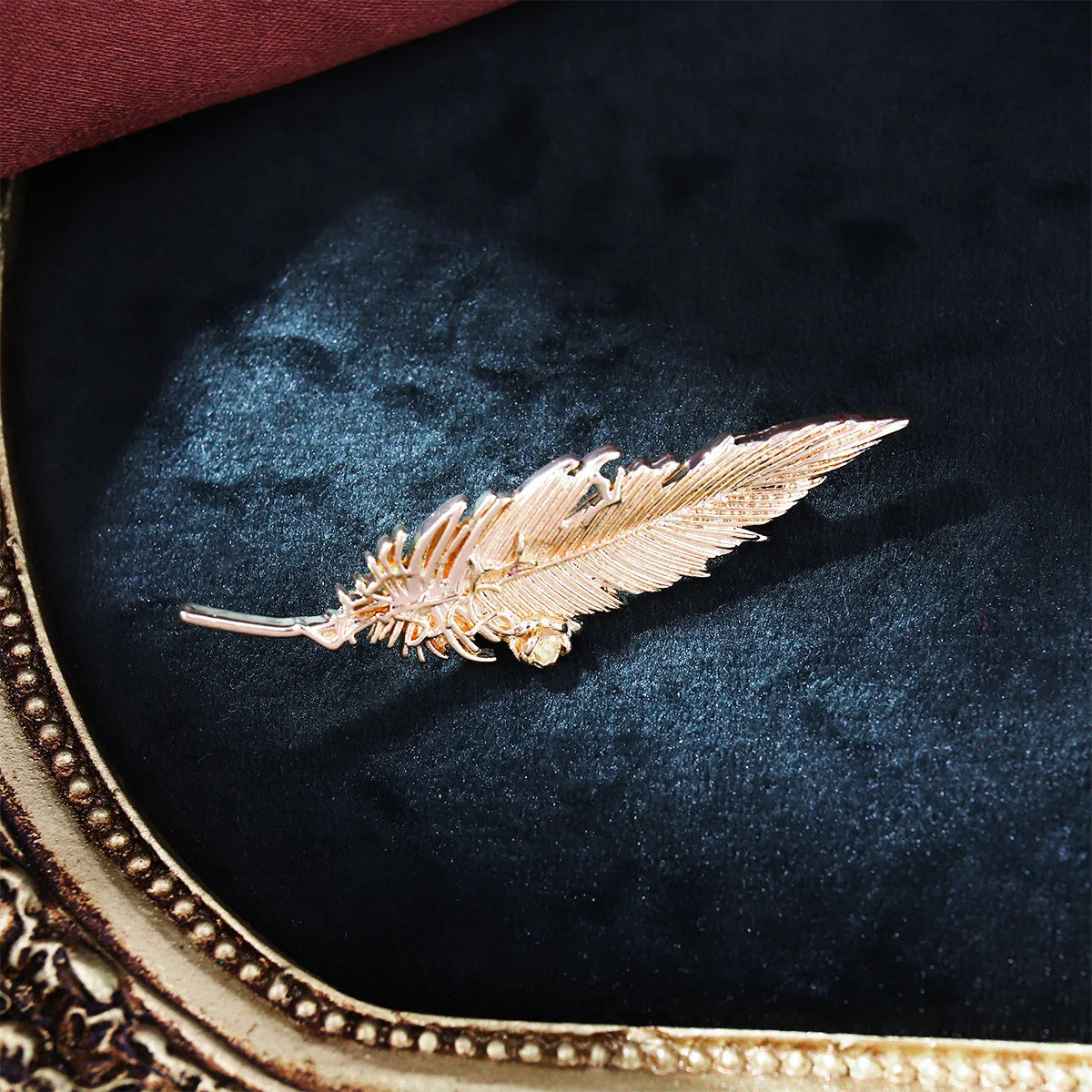 Retro Metal Feather Leaf Brooch Men Suit Shirt Lapel Pin Corsage Dress Badge Brooches for Women Fashion Jewelry Accessories Pi-Mart