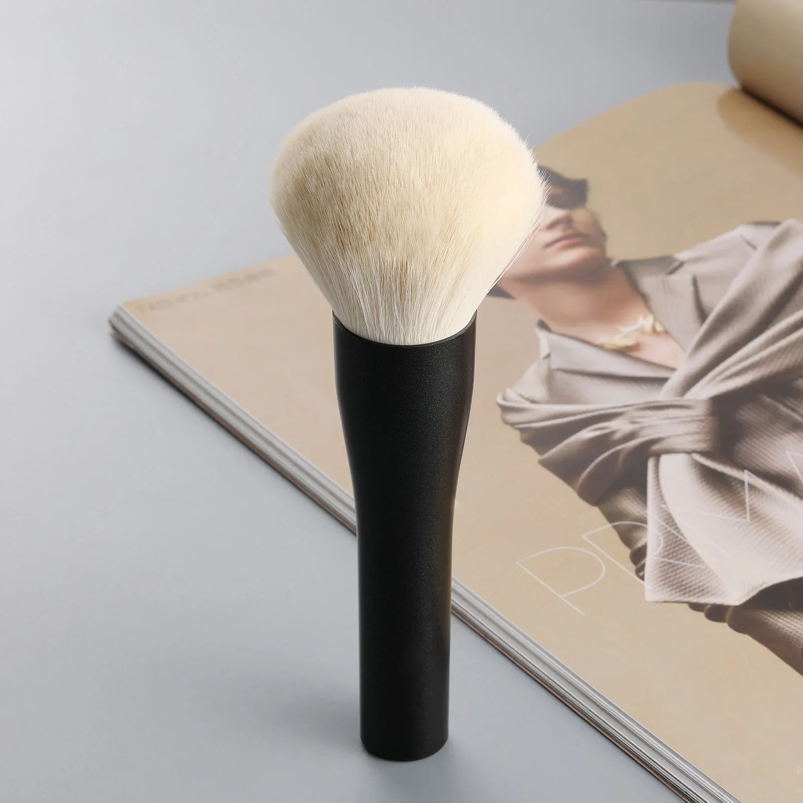 Single Large Powder Brush Professional Soft Synthetic Bristles Gentle For All Skin Types Ideal For Setting Powder Daily Makeup Tri Light Beauty