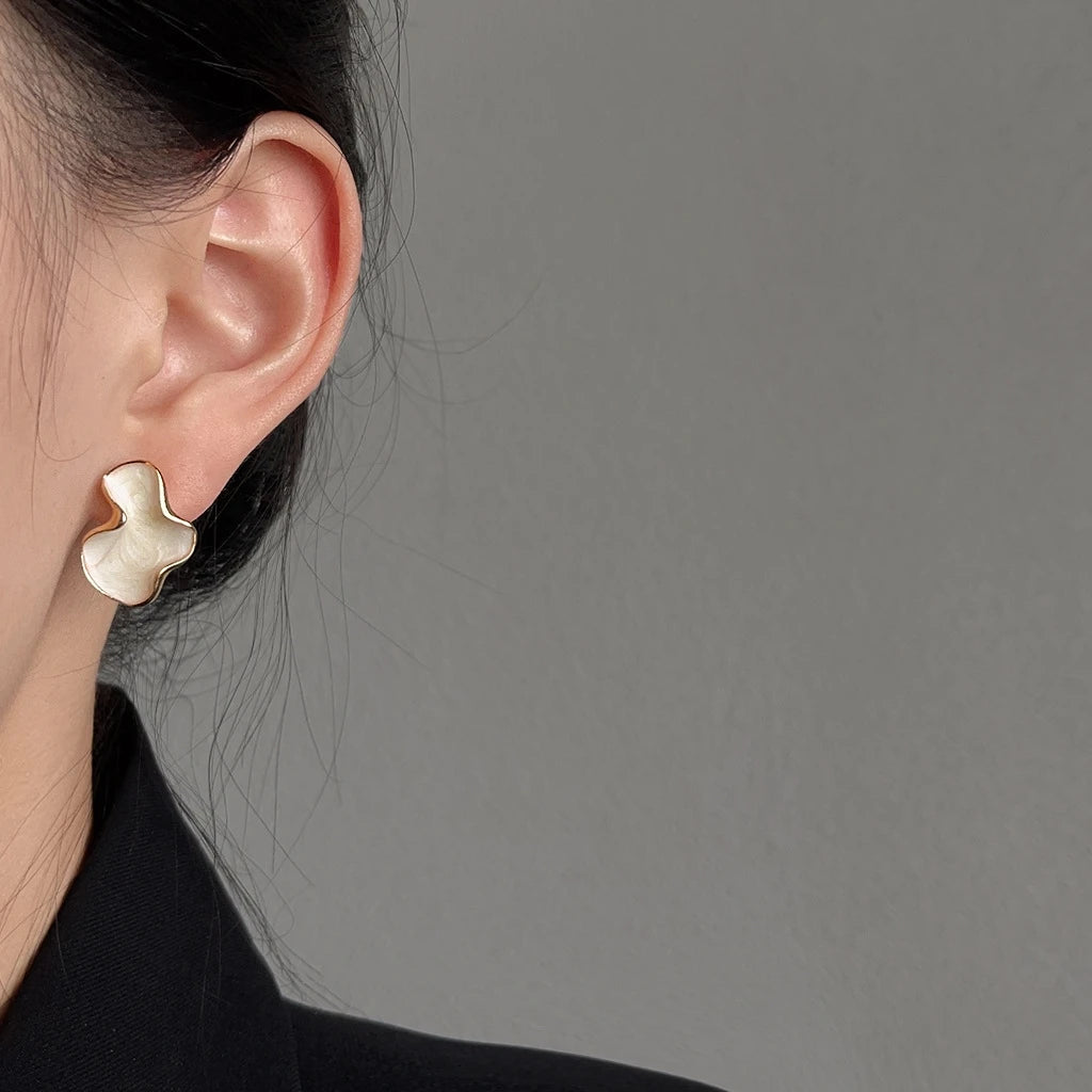 Artistic Abstract White Black Pink Color Cloud Irregular Stud Earring for Women Temperament Ear Jewelry Simple Party Gift Pi-Mart