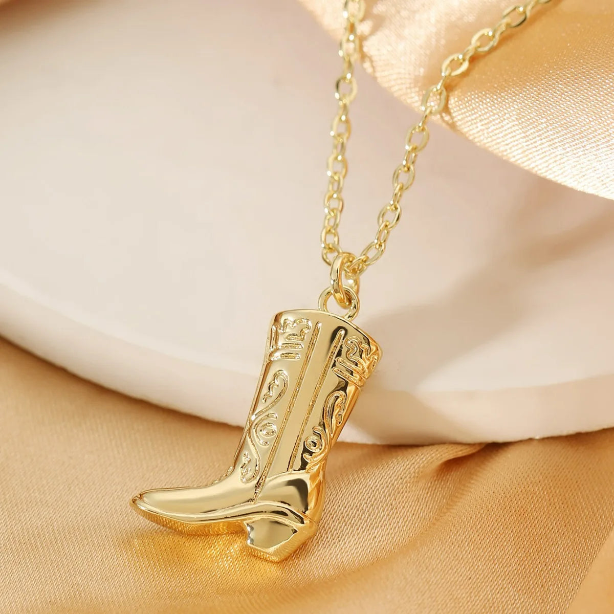 Oval round plaque inlaid with zircon religious pendant for women's party stainless steel Virgin Mary jewelry gift necklace Pi-Mart