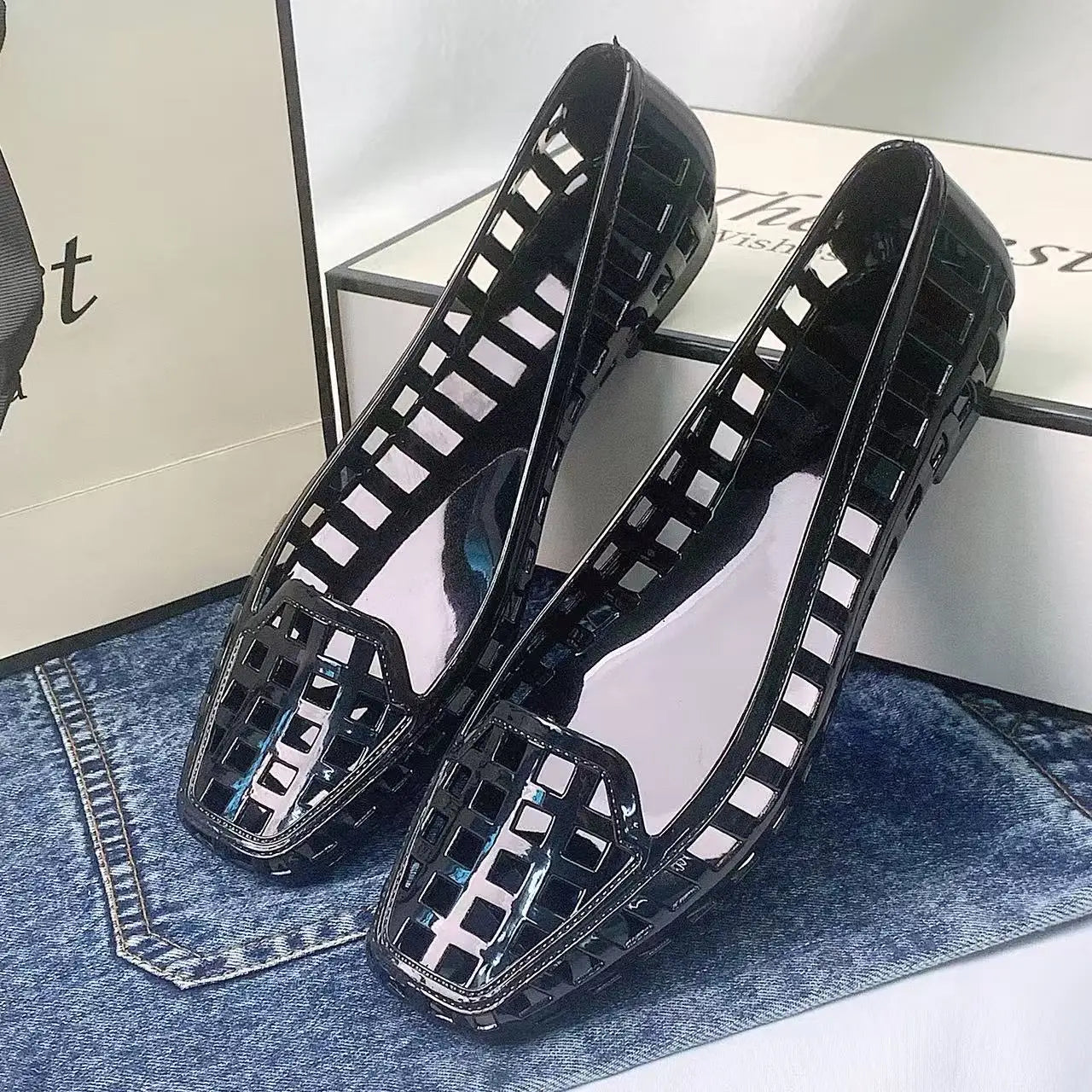 Spring and Summer New Korean Style Transparent Crystal Shoes for Women, Comfortable Closed-Toe Hollow Sandals, Soft and Fashionable Dongdaemun Jelly Shoes, Slip-On Slippers LadyShow.Store