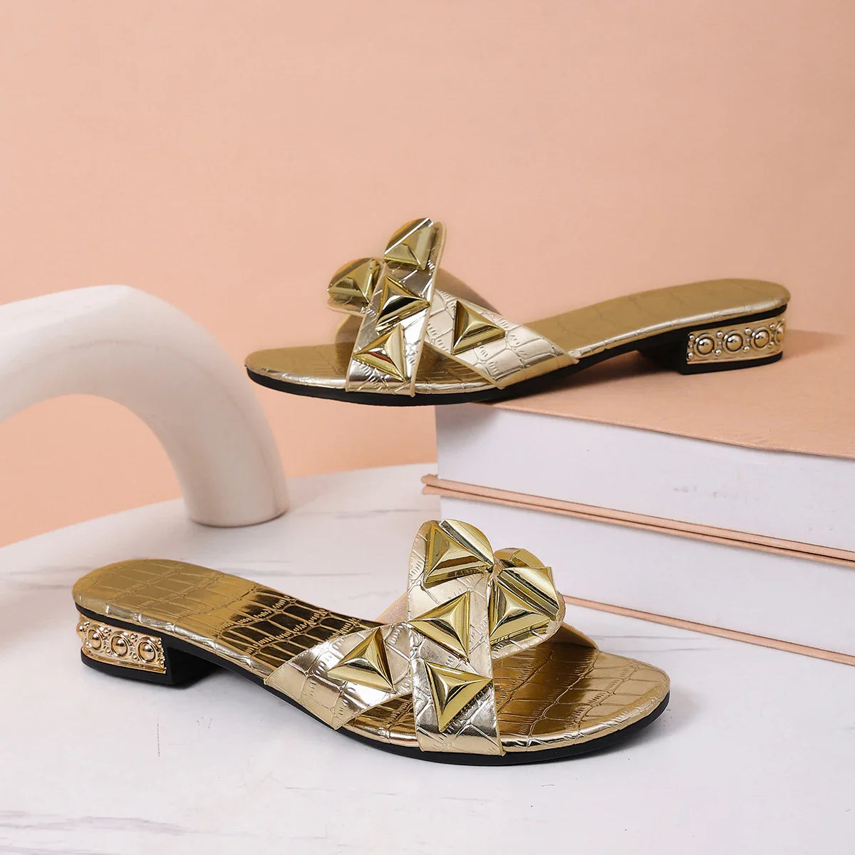 Summer Women Shoes Ladies Flip Flops Designer Outside Female Slippers Summer New Luxury Sandals Fashion Walking Open Toe Slides LadyShow.Store