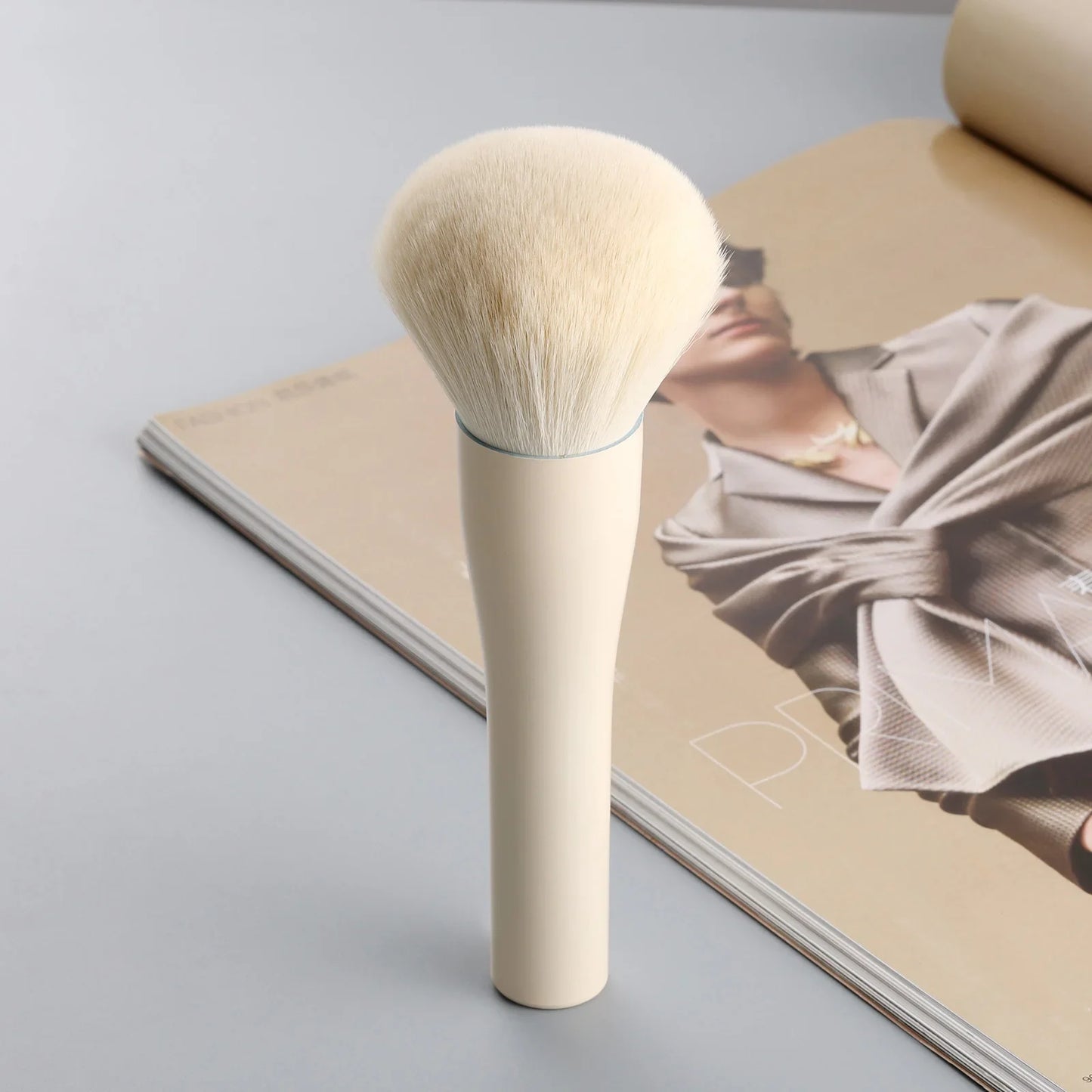 Single Large Powder Brush Professional Soft Synthetic Bristles Gentle For All Skin Types Ideal For Setting Powder Daily Makeup Tri Light Beauty