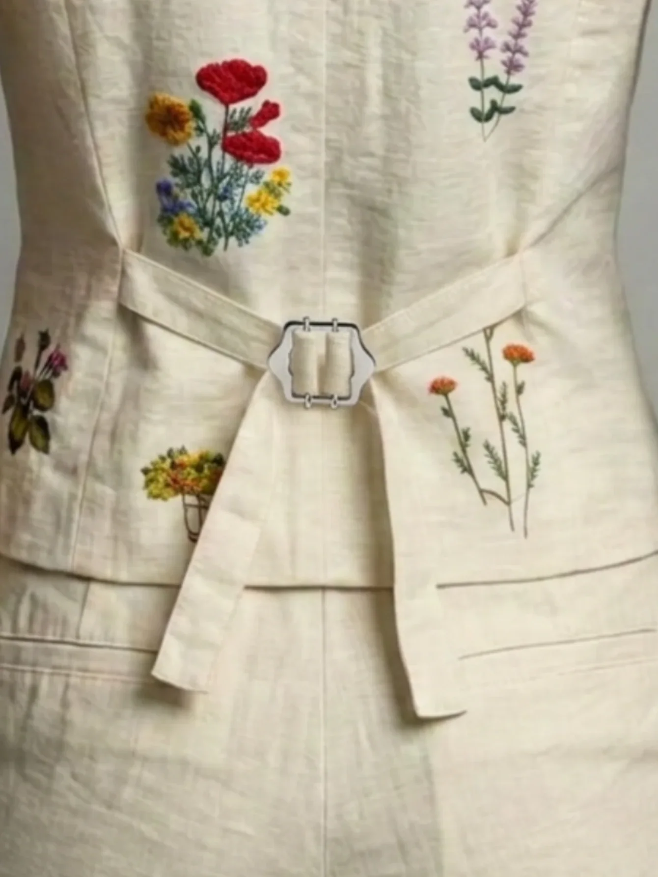 Spring Summer Autumn Linen Gilet with Unique Random Embroidery, Elegant Versatile Commuter Outer‑wear Vest LadyShow.Store