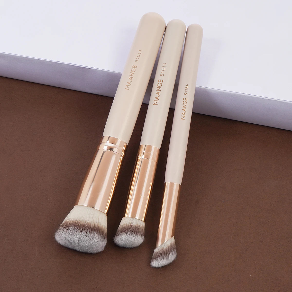Maange 3Pcs Makeup Brushes + 2Pcs Triangle Powder Puff Set Concealer Eye Shadow Makeup Brush Blending Cosmetic Beauty Tools Pi-Mart