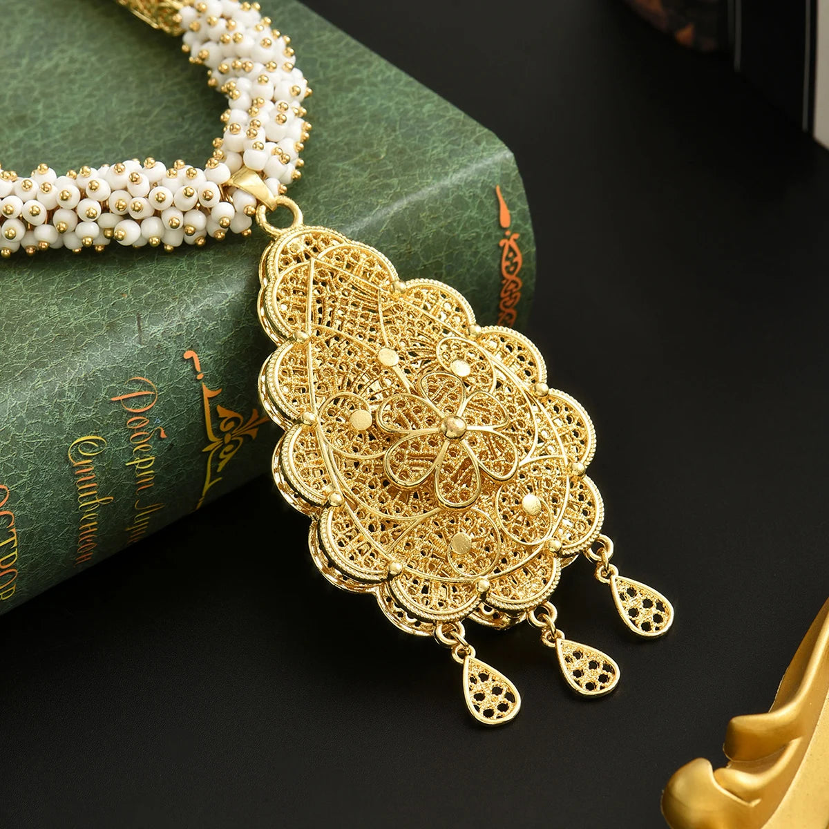 Ethnic Style Handmade Beaded Chain With Double-Layer Droplet-Shaped Pattern Edges As A Pendant For The Bride, A Classic Necklace Pi-Mart