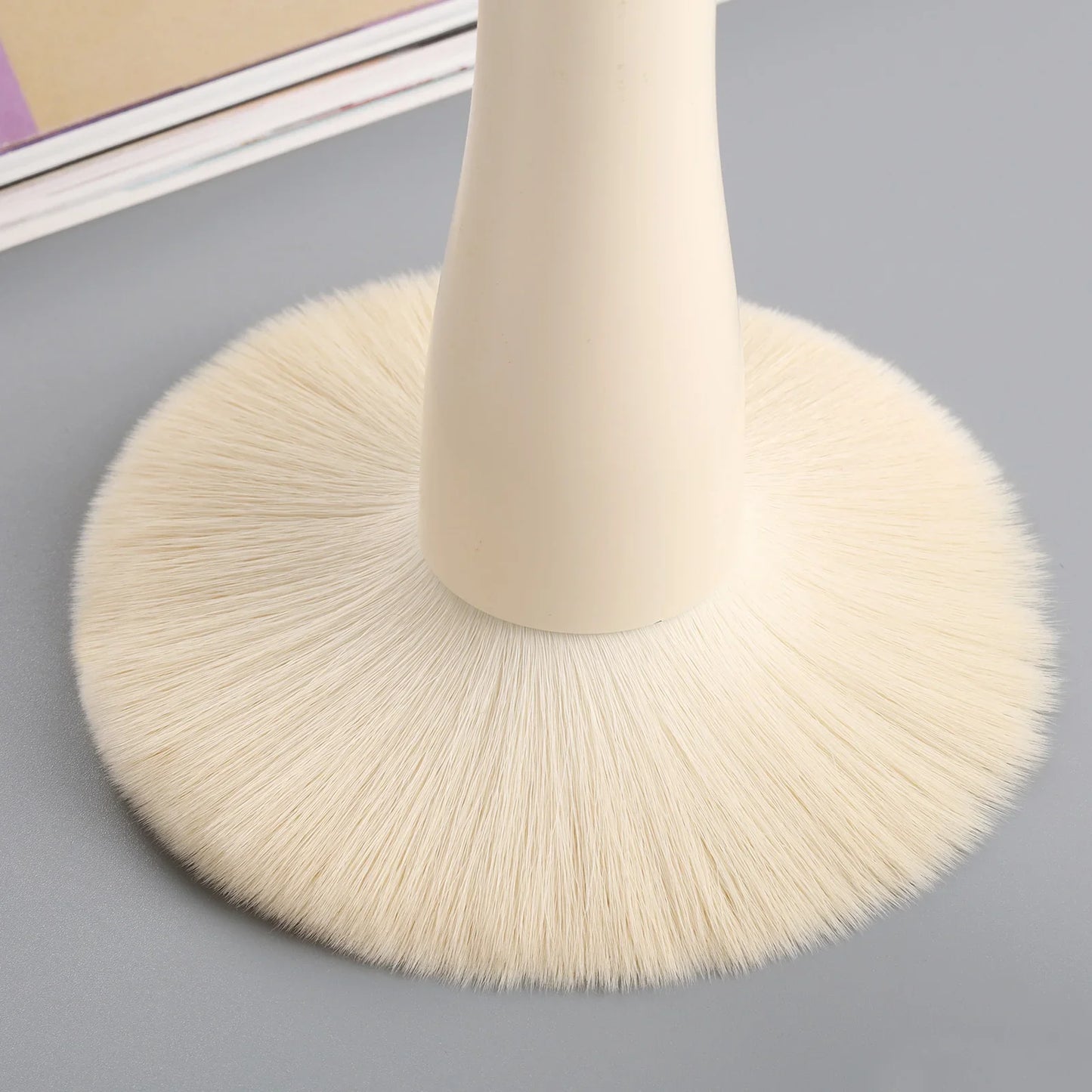 Single Large Powder Brush Professional Soft Synthetic Bristles Gentle For All Skin Types Ideal For Setting Powder Daily Makeup Tri Light Beauty