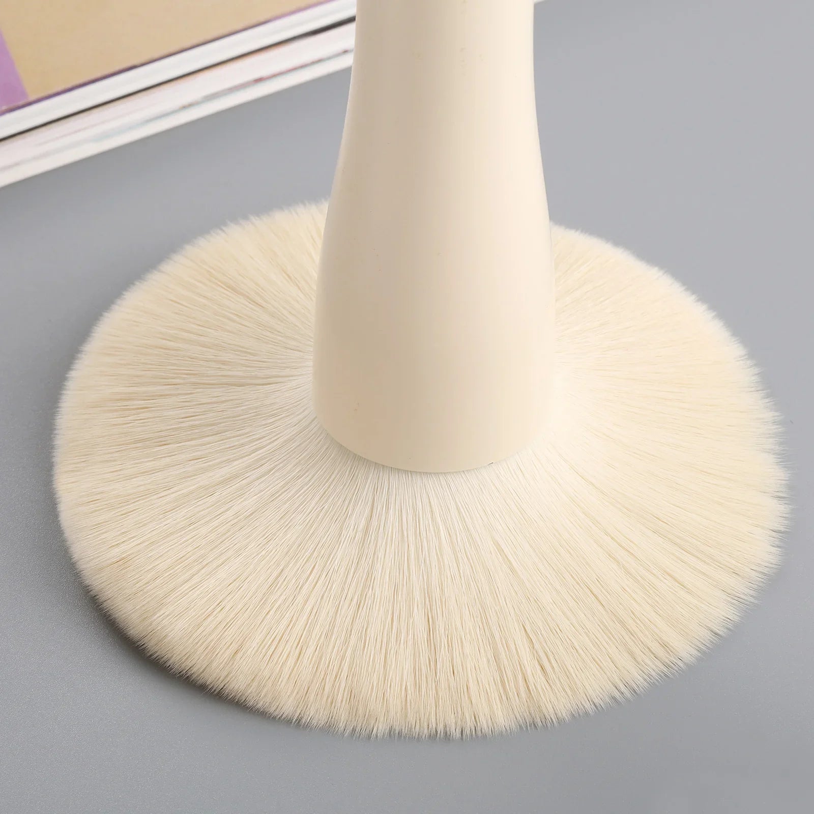 Single Large Powder Brush Professional Soft Synthetic Bristles Gentle For All Skin Types Ideal For Setting Powder Daily Makeup Tri Light Beauty
