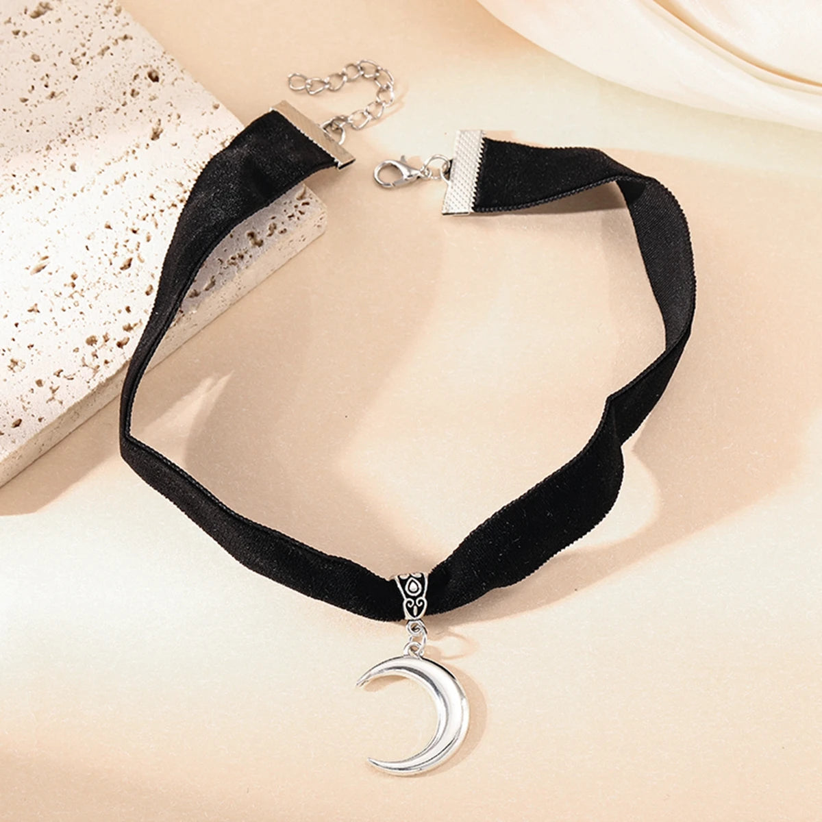 Gothic Vampire Cameo Pendant Choker Velvet Necklace for Women Fashion Pagan Witchcraft Jewelry Female Gifts Creative Punk Choker Pi-Mart