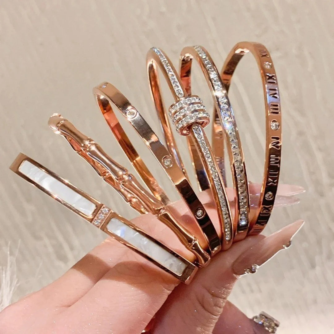Female titanium steel starry sky high-end bracelet; light luxury temperament INS style; elegant design for a minority Pi-Mart