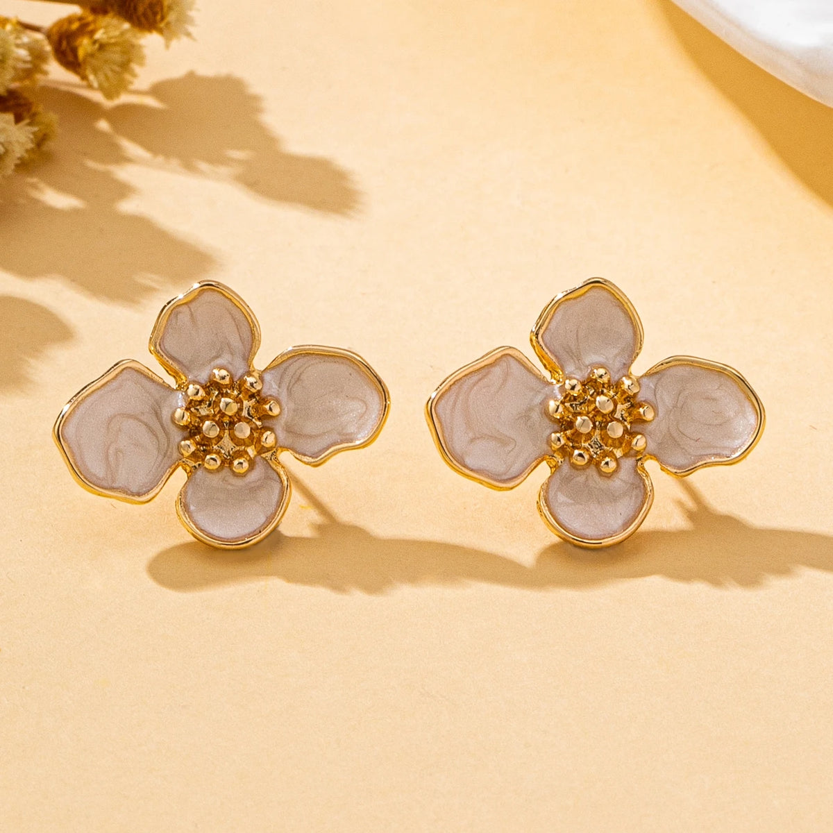 Women's Fashion Earrings Bohemian Style Three-Dimensional Flower Earrings in Green, Purple, White, and Gold, Elegant and Simple Earrings Suitable for Daily Wear and Vacation Wear, No Box Pi-Mart