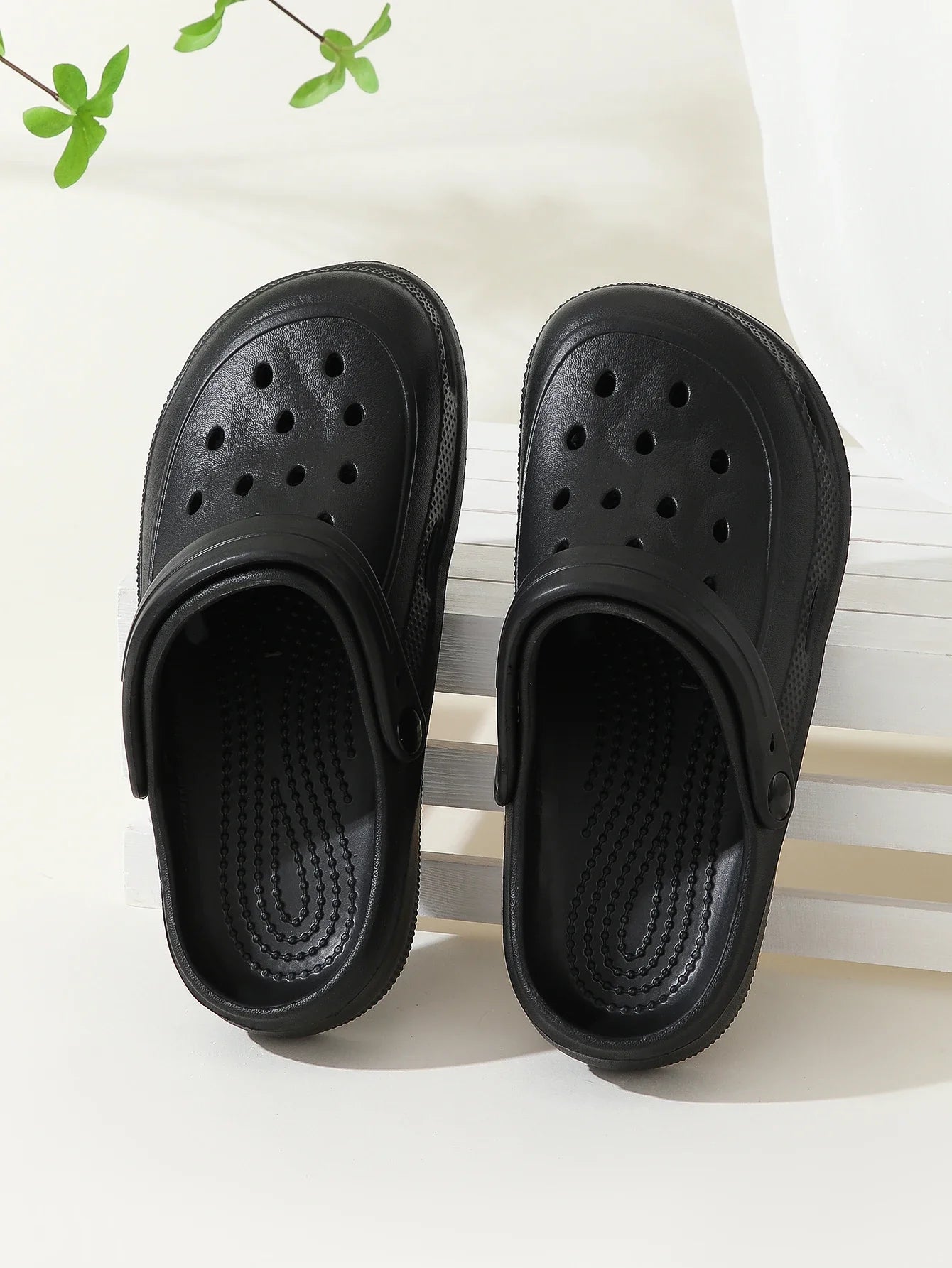 Women's Croc Shoes, Girls' Outerwear, Couples' Baotou Slippers,, Women's Home Shoes, Women's Sandals, Men's Croc Shoes LadyShow.Store