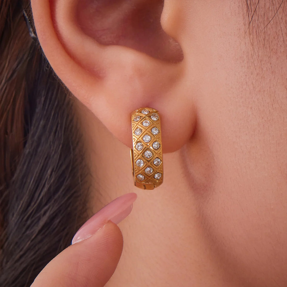 Liora Stainless Steel Zircon Women Hoop Earrings Metal Texture PVD Gold Plated Hypoallergenic Wedding Banquet Earrings Jewelry Pi-Mart
