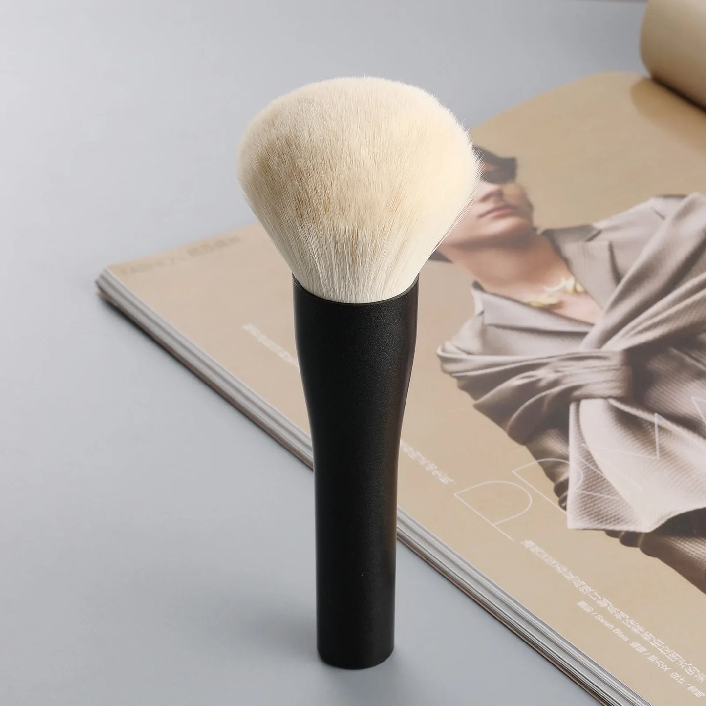 Single Large Powder Brush Professional Soft Synthetic Bristles Gentle For All Skin Types Ideal For Setting Powder Daily Makeup Tri Light Beauty