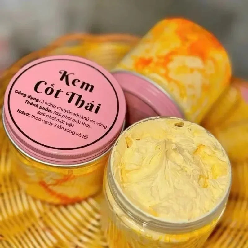 200g Lightens Black Skin Vitamin C Body Lotion Kem Body Cốt Thái Rỉ Dầu Vàng Nắp Hồng Trắng Mịn Da , Chống Lão Hóa , Dưỡng Ẩm Da Pi-Mart