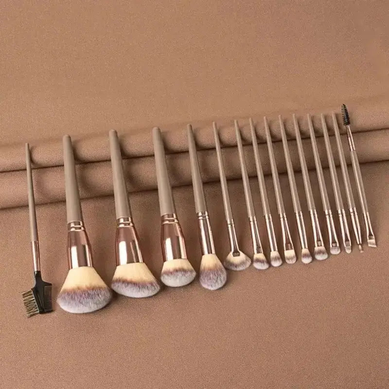Makeup Brush Set Soft Fluffy Professiona Cosmetic Foundation Powder Eyeshadow Kabuki Blending Make Up Brush Beauty Tool Makeup Tri Light Beauty