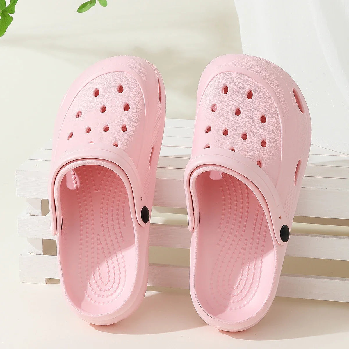 Women's Croc Shoes, Girls' Outerwear, Couples' Baotou Slippers,, Women's Home Shoes, Women's Sandals, Men's Croc Shoes LadyShow.Store