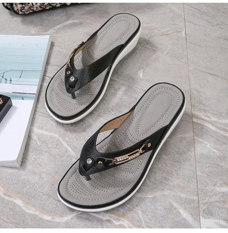 2023 Women's Slippers Summer New Fashion Metal Button Slides Shoes Wedge Beach Sandals Women Outside Platform Leisure Flip Flops Pi-Mart