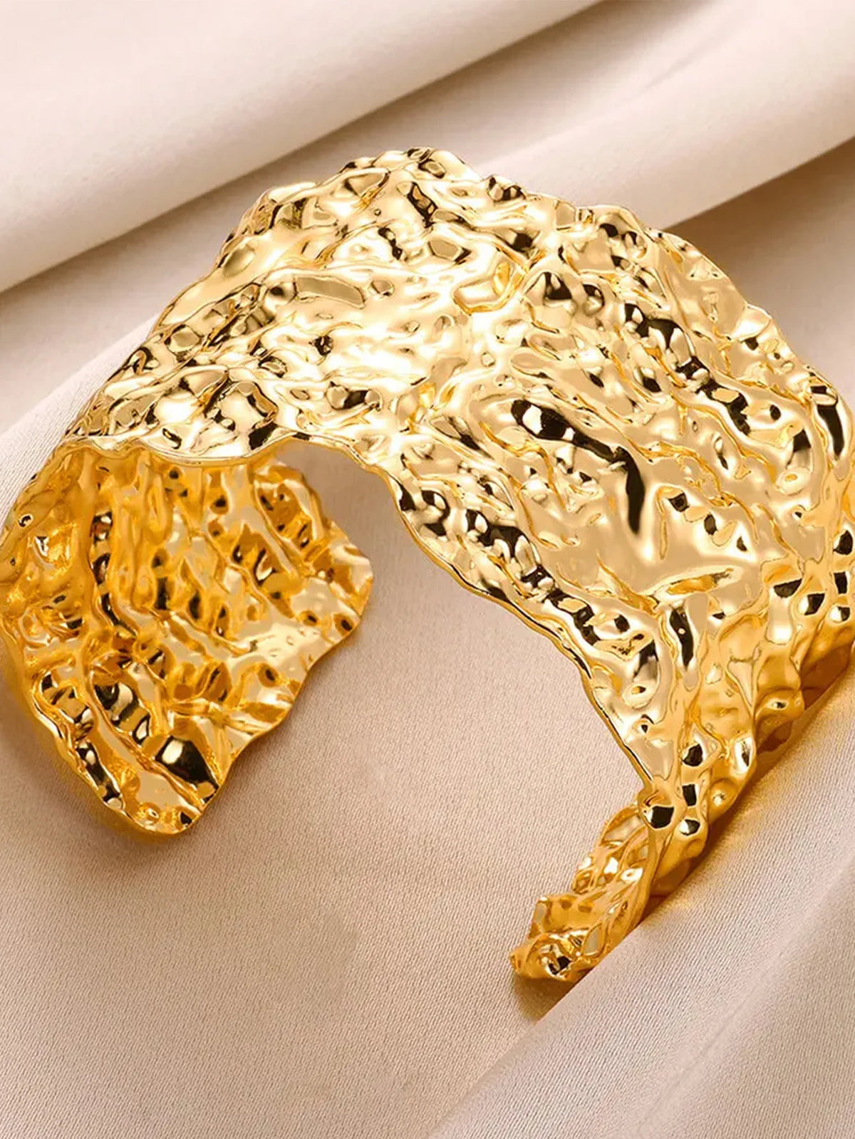Exquisite Classic Bump Pattern Openning Bangles Bracelet For Women Cuff Bracelet Gold Color Stainless Steel Hand Ornament Gift Pi-Mart