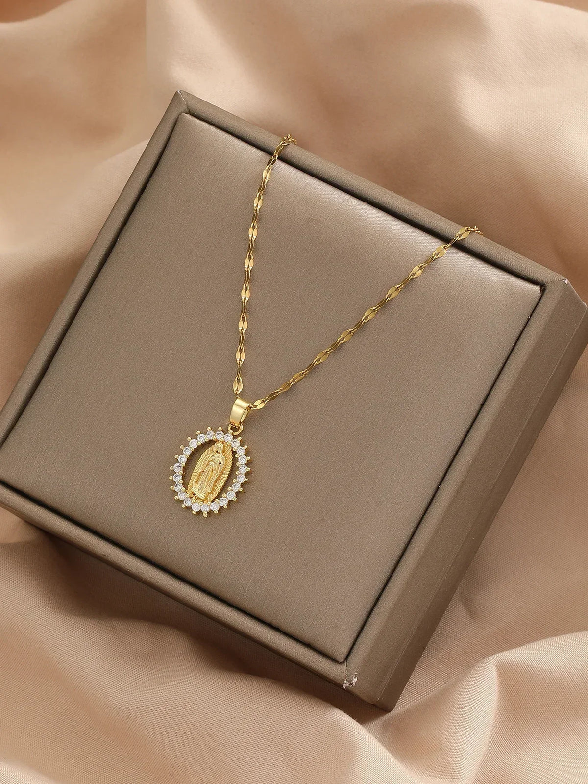European and American Fashion and Gorgeous Women's All Sky Star Micro Inlaid Colorful Zircon Virgin Mary Hollow Necklace Pi-Mart