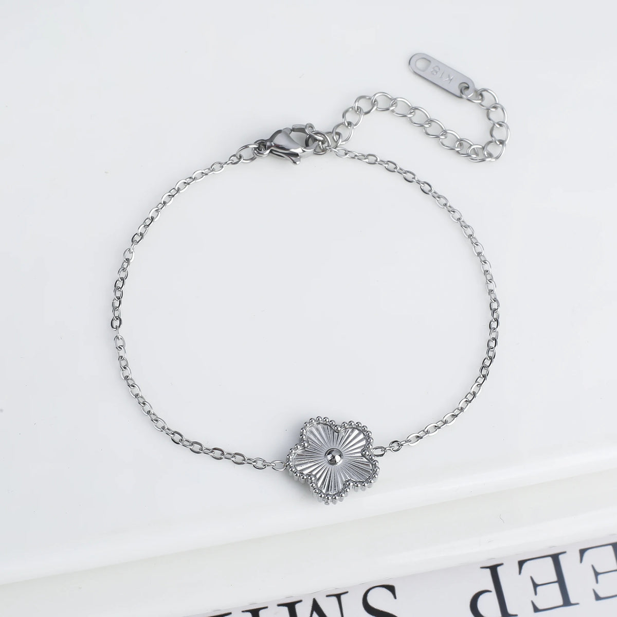 Hot Sale Black/Gold Stainless Steel Laser Five-Leaf Flower Charm Bracelet Personalized For Man Woman Classic Clover Jewelry Pi-Mart