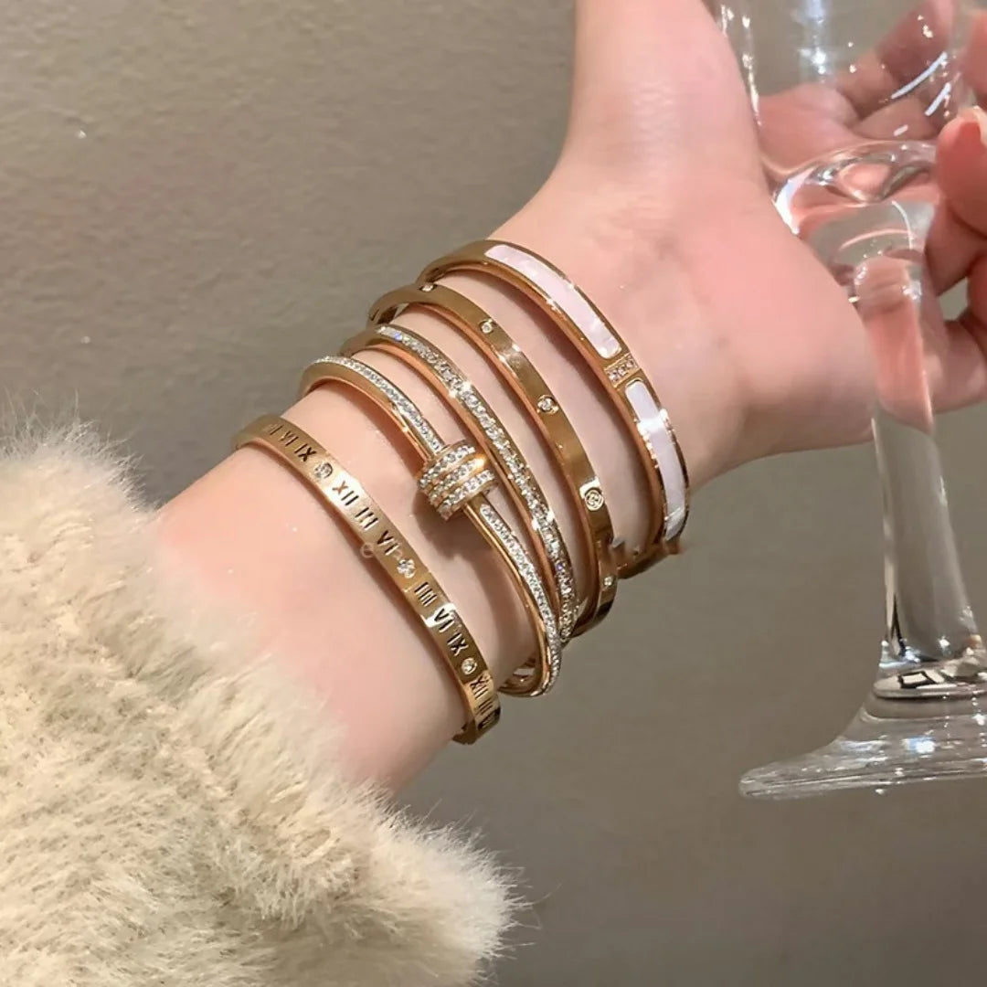 Female titanium steel starry sky high-end bracelet; light luxury temperament INS style; elegant design for a minority Pi-Mart