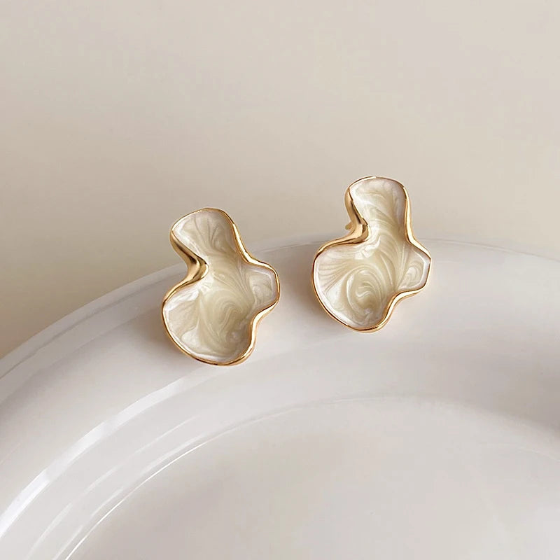 Artistic Abstract White Black Pink Color Cloud Irregular Stud Earring for Women Temperament Ear Jewelry Simple Party Gift Pi-Mart
