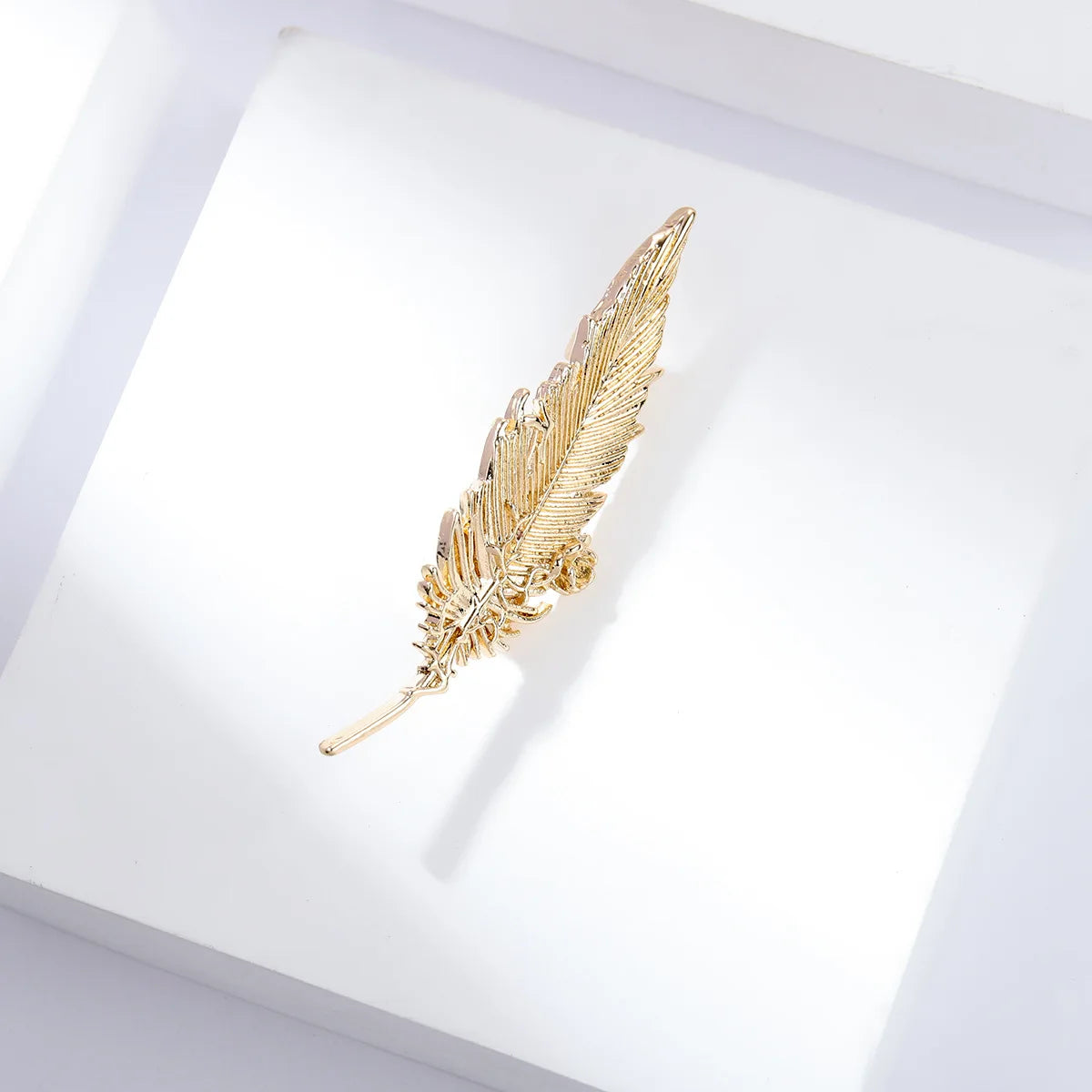 Retro Metal Feather Leaf Brooch Men Suit Shirt Lapel Pin Corsage Dress Badge Brooches for Women Fashion Jewelry Accessories Pi-Mart
