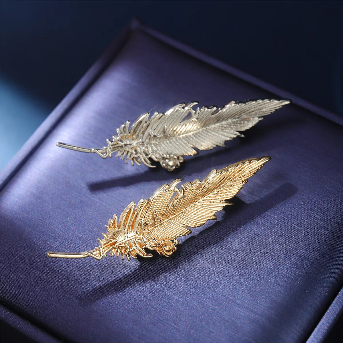 Retro Metal Feather Leaf Brooch Men Suit Shirt Lapel Pin Corsage Dress Badge Brooches for Women Fashion Jewelry Accessories Pi-Mart