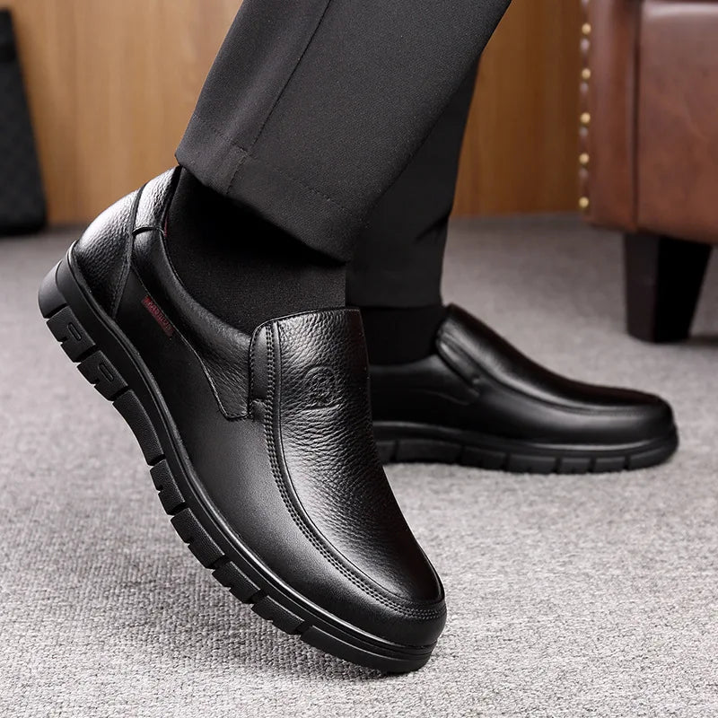 Summer New Men Leather Shoes soft soled Casual Flat Shoes Outdoor Walking shoes Comfort fashion soft leather shoes Loafers Pi-Mart