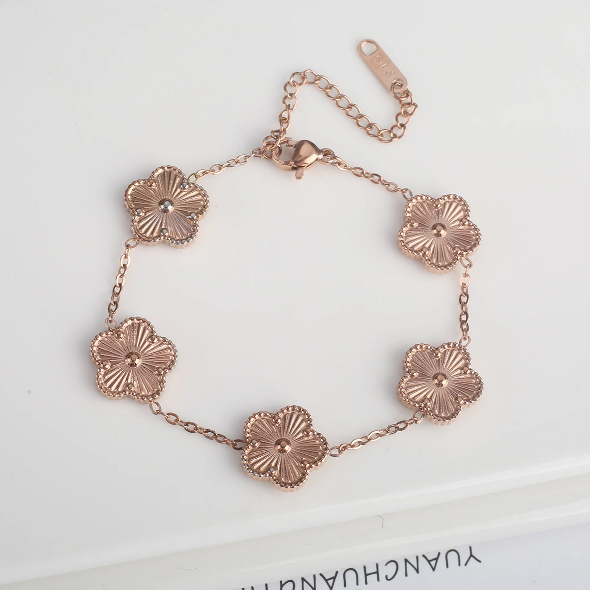 Hot Sale Black/Gold Stainless Steel Laser Five-Leaf Flower Charm Bracelet Personalized For Man Woman Classic Clover Jewelry Pi-Mart