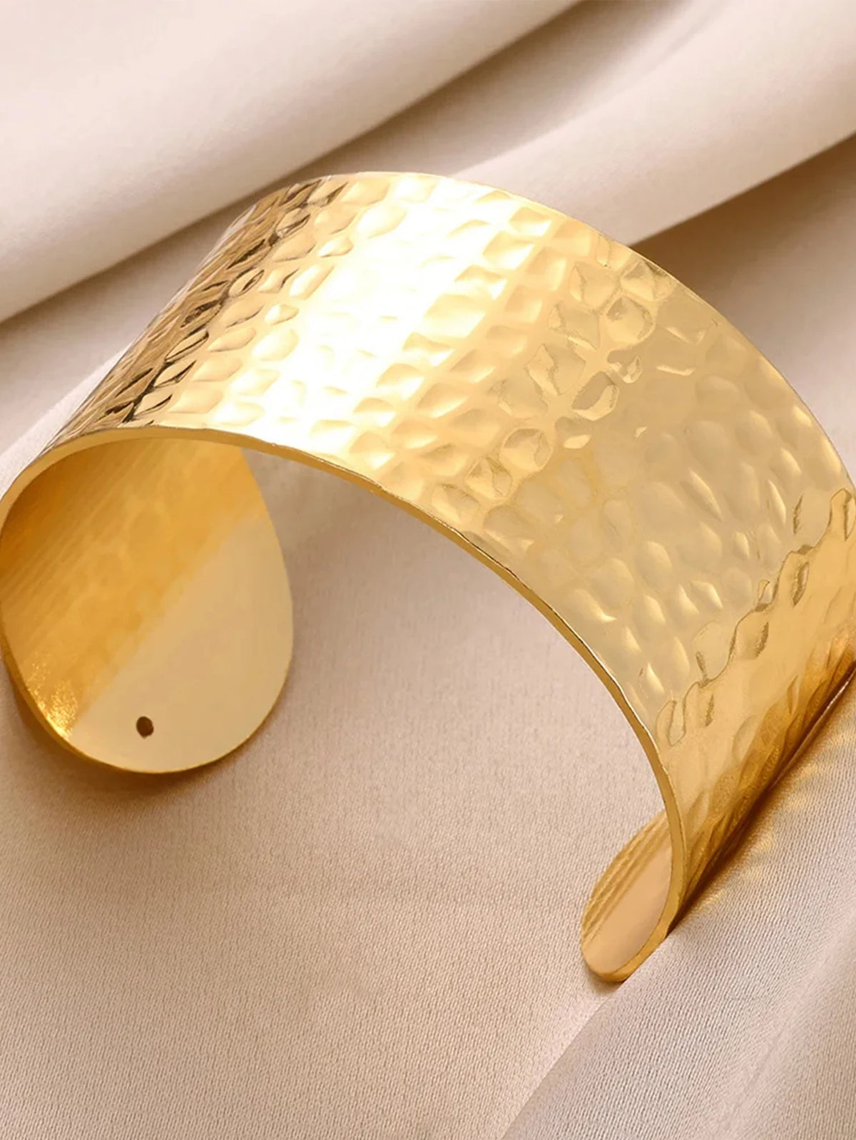 Exquisite Classic Bump Pattern Openning Bangles Bracelet For Women Cuff Bracelet Gold Color Stainless Steel Hand Ornament Gift Pi-Mart