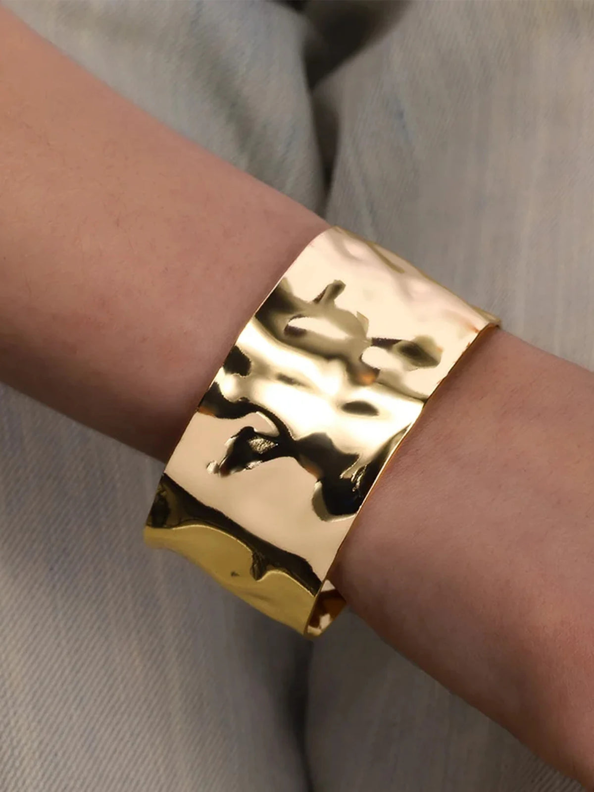 Exquisite Classic Bump Pattern Openning Bangles Bracelet For Women Cuff Bracelet Gold Color Stainless Steel Hand Ornament Gift Pi-Mart