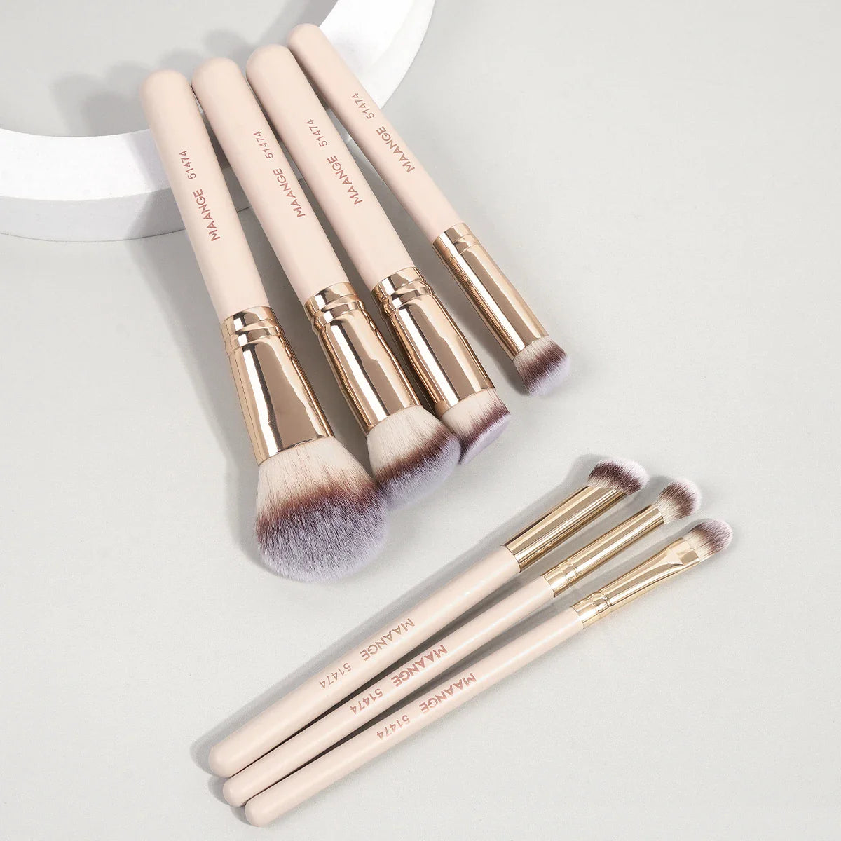 MAANGE 7pcs/set Makeup Brushes for Cosmetic Foundation Powder Concealer Blush Brush Blending Soft Bristles Beauty Tools Tri Light Beauty