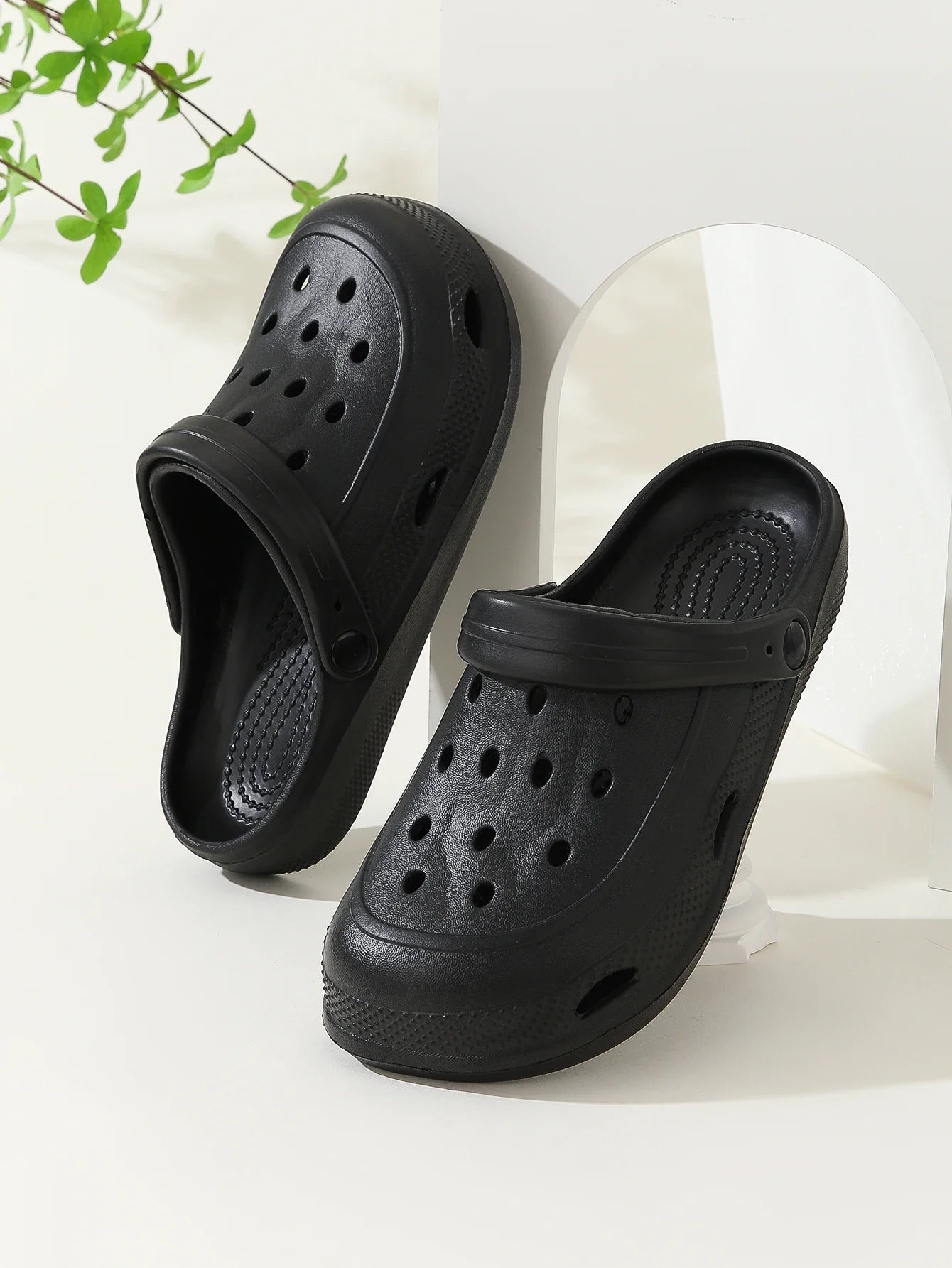Women's Croc Shoes, Girls' Outerwear, Couples' Baotou Slippers,, Women's Home Shoes, Women's Sandals, Men's Croc Shoes LadyShow.Store