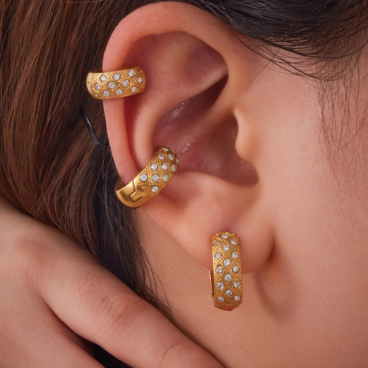 Liora Stainless Steel Zircon Women Hoop Earrings Metal Texture PVD Gold Plated Hypoallergenic Wedding Banquet Earrings Jewelry Pi-Mart