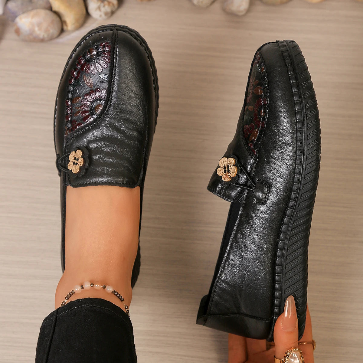 Comfortable Mom Shoes with Flower Ornament, Breathable Soft Sole Loafers, Casual Daily Shoes for Seniors Pi-Mart
