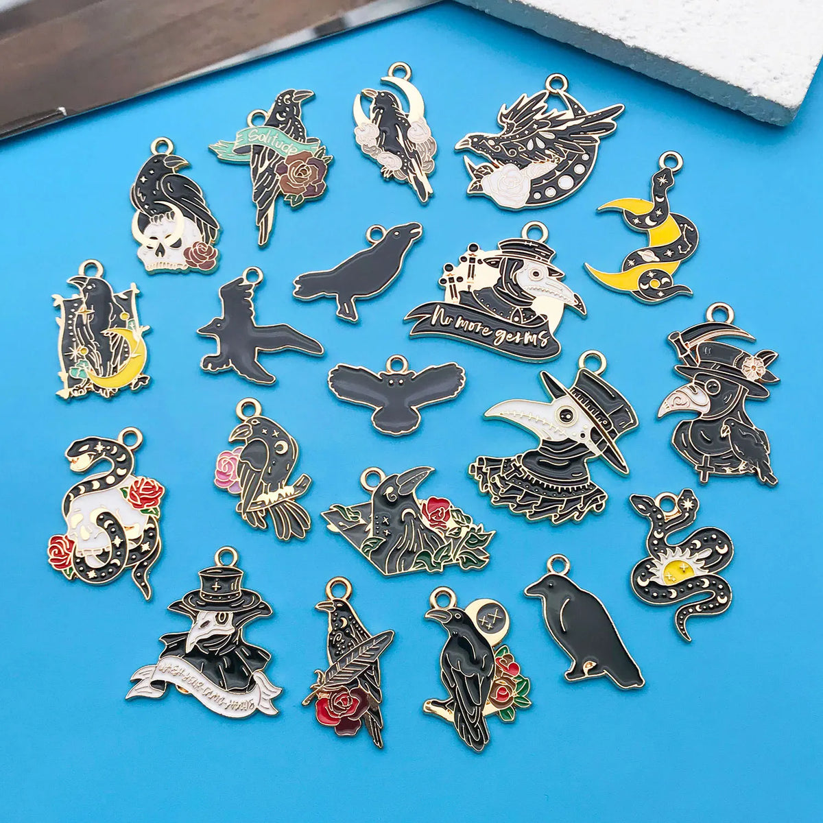 Mix 10/20 pcs of Alloy Enamel Halloween Charms Pendants, Suitable for DIY Necklace, Earring, Keychain Jewelry Making Accessory. Pi-Mart